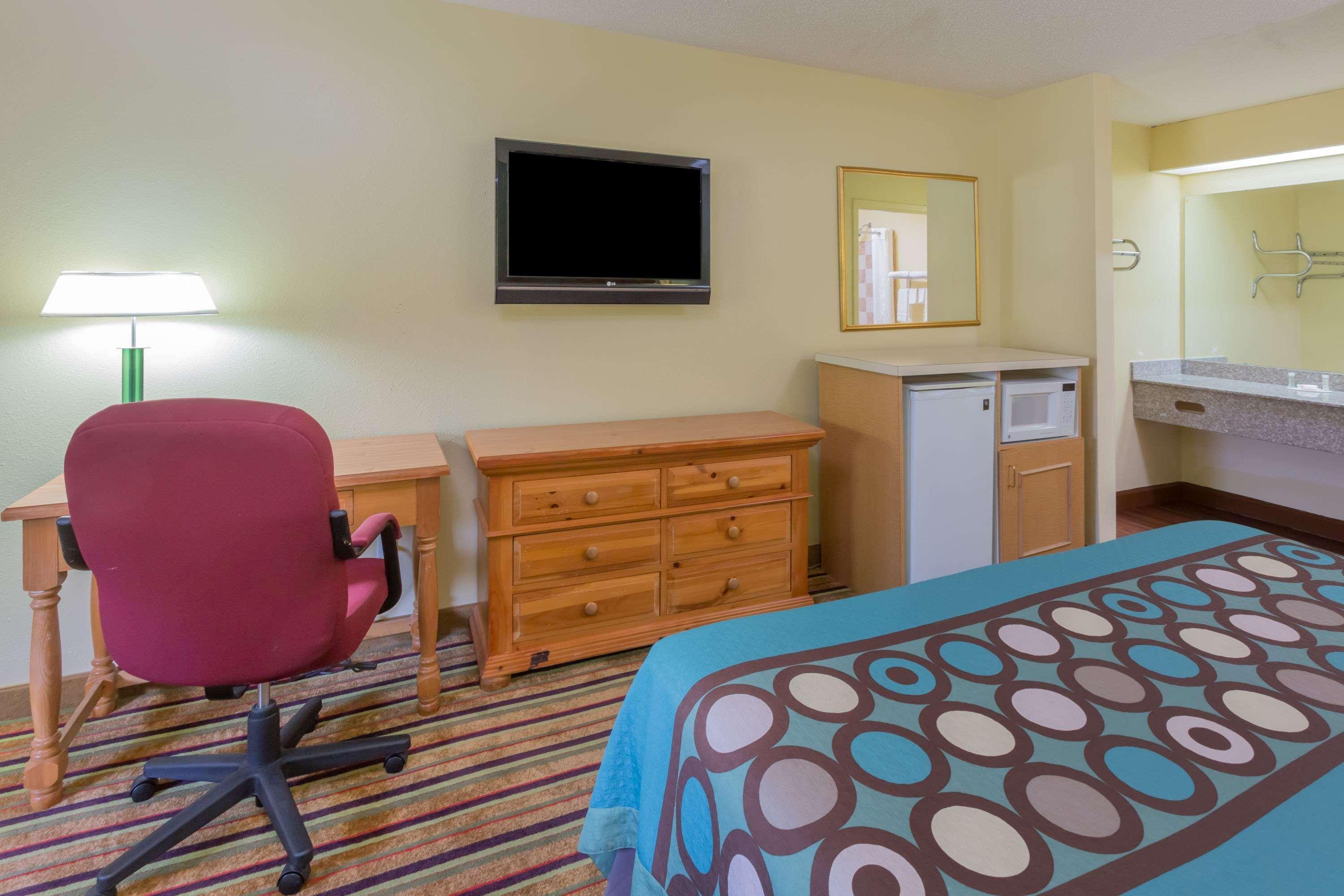 Super 8 By Wyndham Norcross/I-85 Atlanta Hotel Exterior photo
